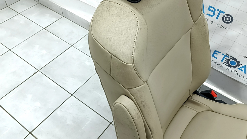 Rear row of seats 2nd row right Toyota Sienna 23-25 without Airbag, beige leather for 7 seats, rusty underneath, dry cleaning