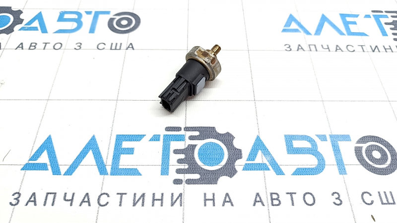 Fuel pressure sensor Toyota Sienna 21-25 on the fuel rail, high