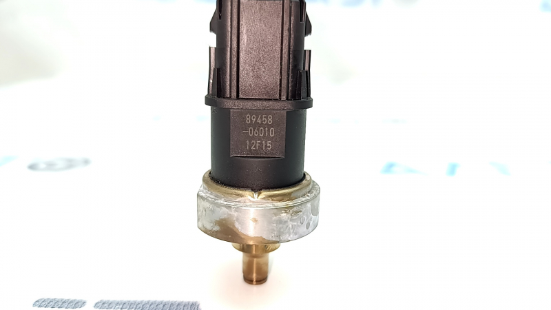 Fuel pressure sensor Toyota Sienna 21-25 on the fuel rail, high