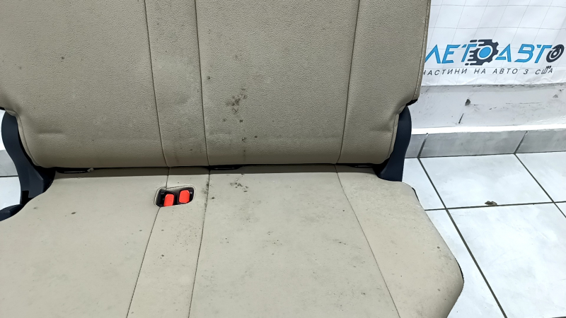 Rear row of seats left 3rd row Toyota Sienna 23-24 beige leather, dry-cleanable, dent