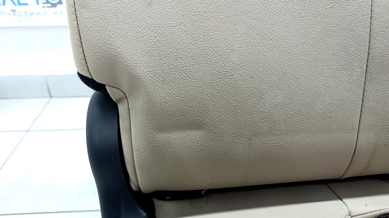 Rear row of seats left 3rd row Toyota Sienna 23-24 beige leather, dry-cleanable, dent