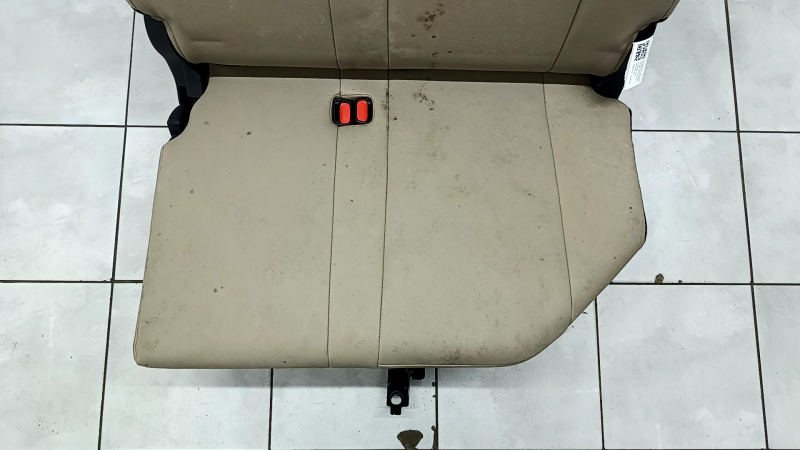 Rear row of seats left 3rd row Toyota Sienna 23-24 beige leather, dry-cleanable, dent
