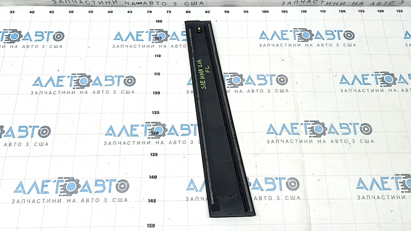 Door trim side front left Toyota Sienna 21-25 rear