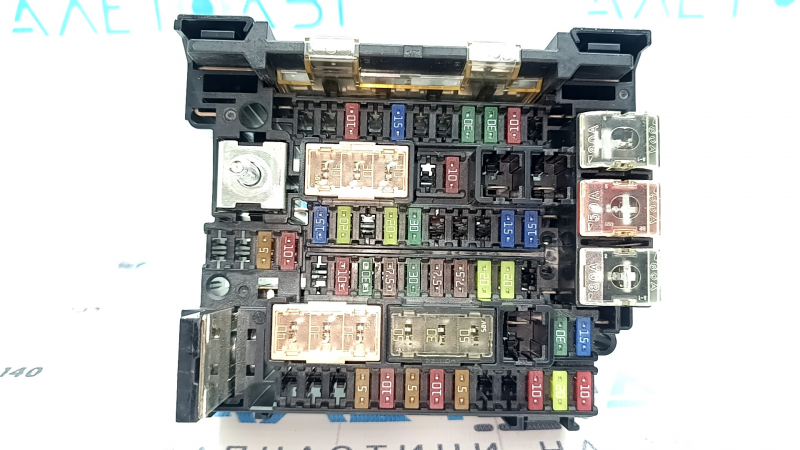Underhood fuse box Toyota Sienna 21-25