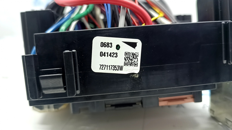 Underhood fuse box Toyota Sienna 21-25