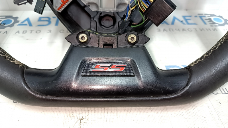 Chevrolet Camaro 16-24 steering wheel leather, black, SS, no buttons, scratches