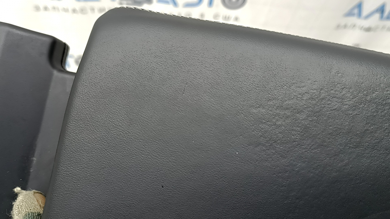 Armrest of the central console Audi Q5 80A 18-20 leather black gray stitching, retractable, scratches, leather defect