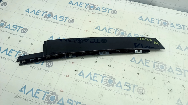 Door trim side rear left VW Tiguan 18-24 black gloss, scratches