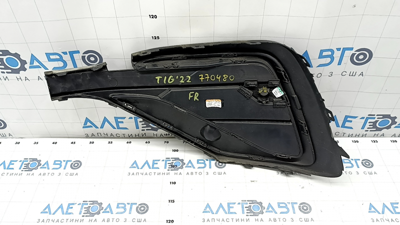 Lower grille of the front bumper right VW Tiguan 22-24 for parking sensors, structure, scratches