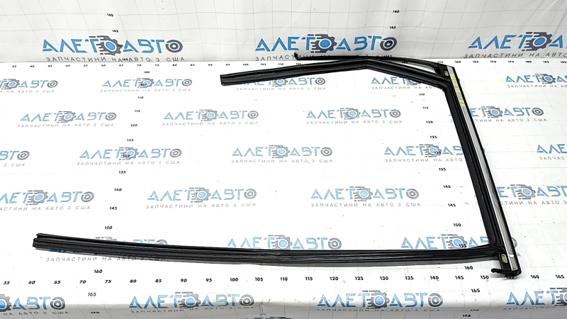 Upper rear right door molding Volvo XC60 18-23 chrome with glass seal