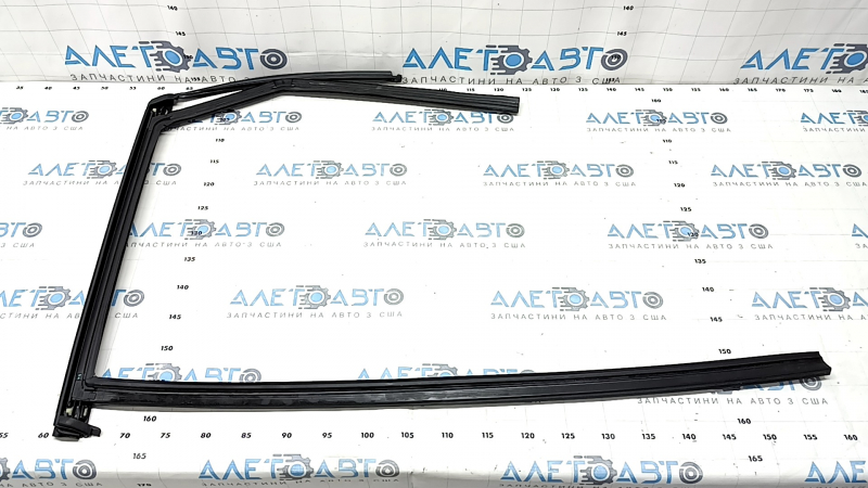 Upper rear right door molding Volvo XC60 18-23 chrome with glass seal