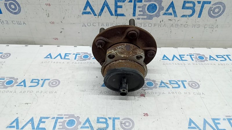 Mitsubishi Outlander 14-20 FWD rear left hub rusty