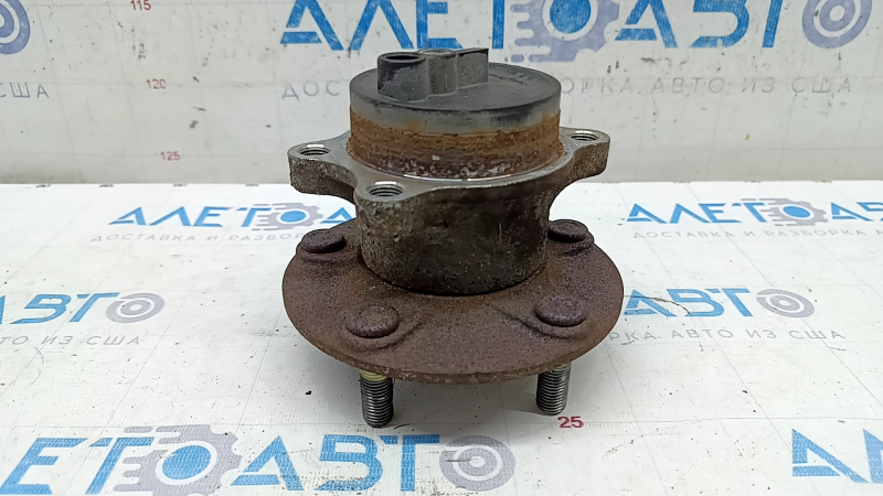 Mitsubishi Outlander 14-20 FWD rear left hub rusty