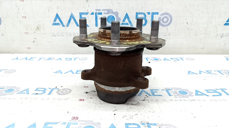 Rear right hub Nissan Rogue Sport 17-22 FWD rusty