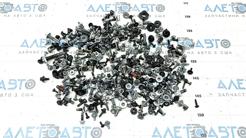 Volvo XC40 19-25 interior hardware incomplete
