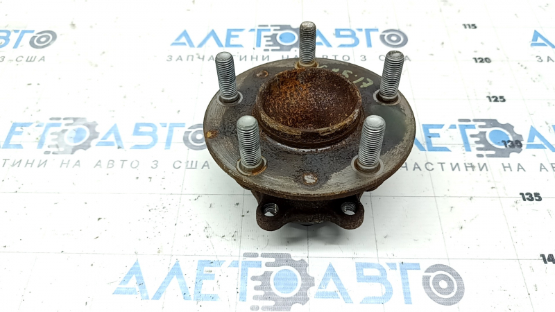 Rear left hub Mazda CX-5 17-21 fwd rusty