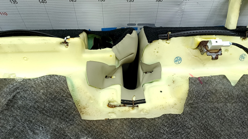 Mazda CX-5 19-22 rear seat cushion, combined leather with Alcantara, beige, water contact