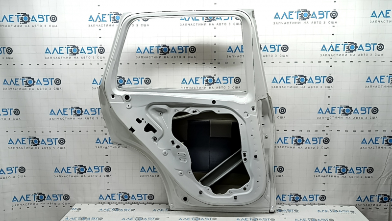 Bare rear left door BMW X5 G05 19-24 aluminum, white 300, dent, chip