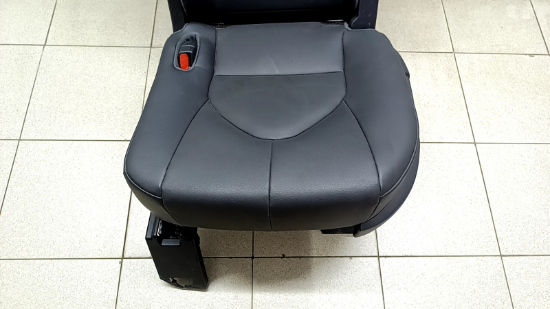 Rear row of seats 2nd row left Toyota Highlander 20-22 leather black for 8 seats, XLE, hybrid, contact with water, rust