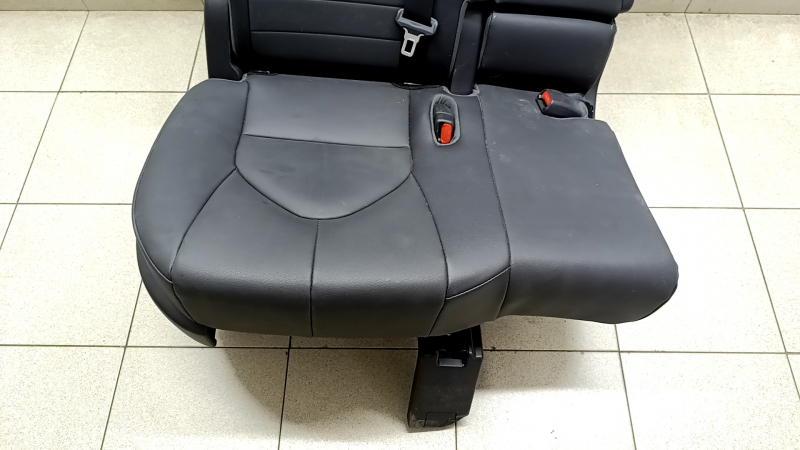 Rear row of seats 2 row right Toyota Highlander 20-22 leather black for 8 seats, XLE, hybrid, contact with water, rust