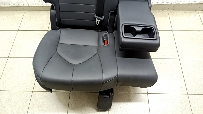 Rear row of seats 2 row right Toyota Highlander 20-22 leather black for 8 seats, XLE, hybrid, contact with water, rust
