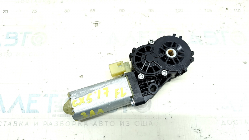 Motor for adjusting the lower cushion of the driver's seat Mazda CX-5 17-25