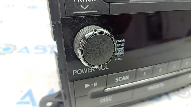 Radio tape recorder Toyota Sienna 11-14 scratches, chrome peeled off