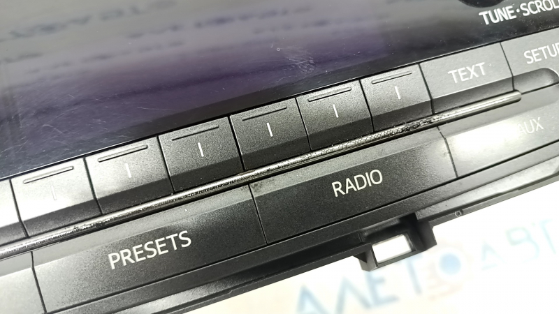 Radio tape recorder Toyota Sienna 11-14 scratches, chrome peeled off