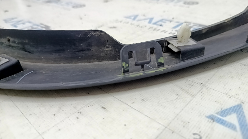 Jeep Cherokee KL 19-23 front right fender arch trim, broken fasteners, scratches
