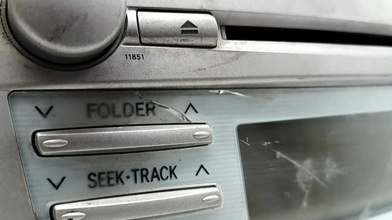 Tape recorder, radio, CD-player Toyota Camry v40 07-09 scratches, cracks