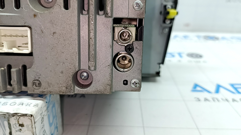 Tape recorder, radio, CD-player Toyota Camry v40 07-09 scratches, cracks
