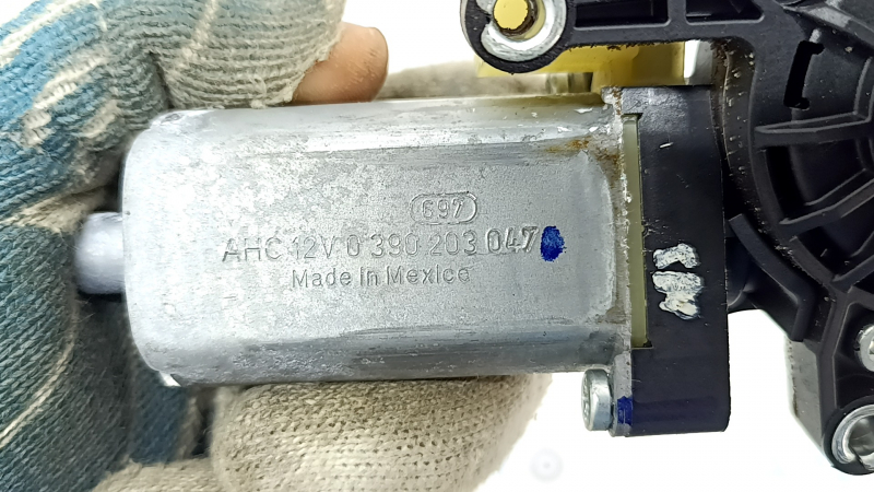 Ford Escape MK3 13-19 driver's seat lift motor without frame, water contact