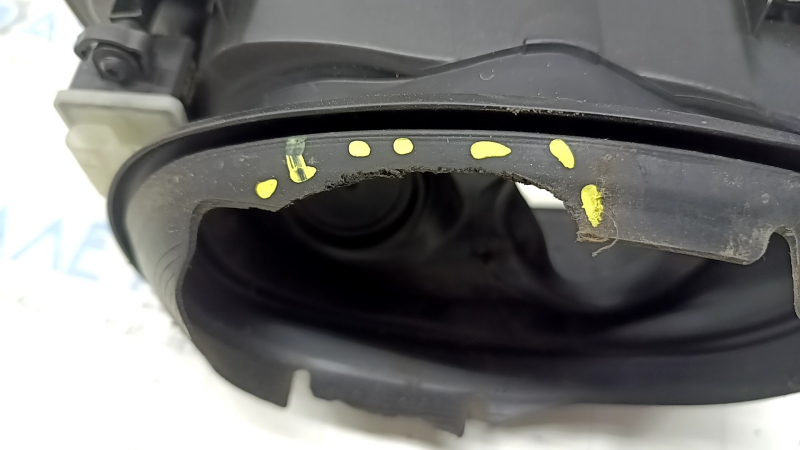 Fuel filler flap with housing BMW 3 G20 19-25 2.0T, 3.0T with 2-pin lock, torn seal, broken latch