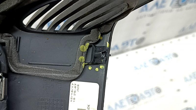 Jeep Grand Cherokee WK2 14-22 rear center console trim, black, 3 pieces, without heated seats and power outlet, scratches, cracks in the fasteners