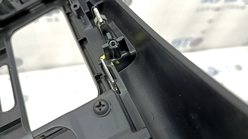Jeep Grand Cherokee WK2 14-22 rear center console trim, black, 3 pieces, without heated seats and power outlet, scratches, cracks in the fasteners