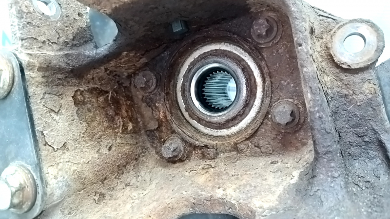 Rear right axle hub for Ford Escape MK3 17-19 AWD with lever, cover, ABS sensor, rusty