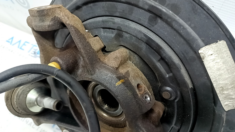 Rear left axle with hub for Jeep Grand Cherokee WK2 16-22 with casing and parking brake mechanism, with handbrake cable, rusty