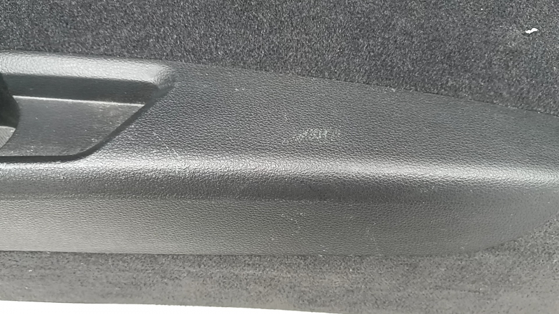 Right arch trim for Audi Q7 16-25 for air suspension, black, scratches, broken guide, dented