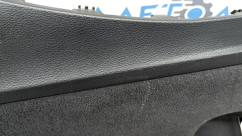 Right arch trim for Audi Q7 16-25 for air suspension, black, scratches, broken guide, dented