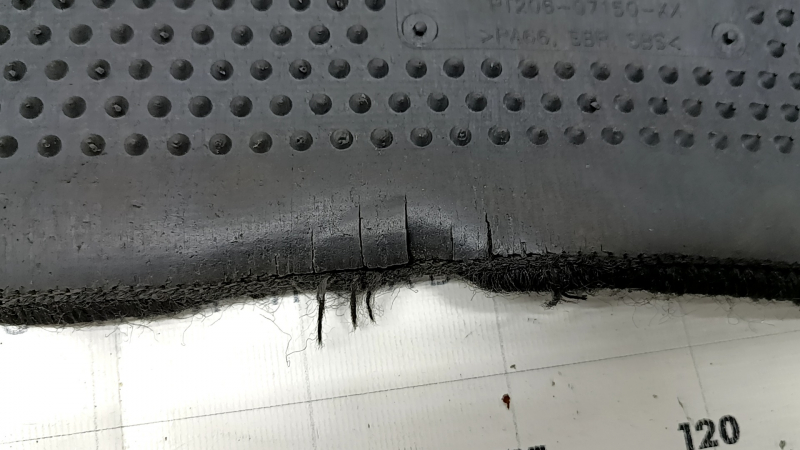 Set of mats for Toyota Avalon 13-18, black cloth, peeling, cracked, needs cleaning