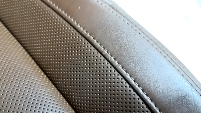 Audi Q7 16-19 passenger seat with airbag, brown leather, heated, ventilated, massage, electric, needs cleaning, scratches, dented