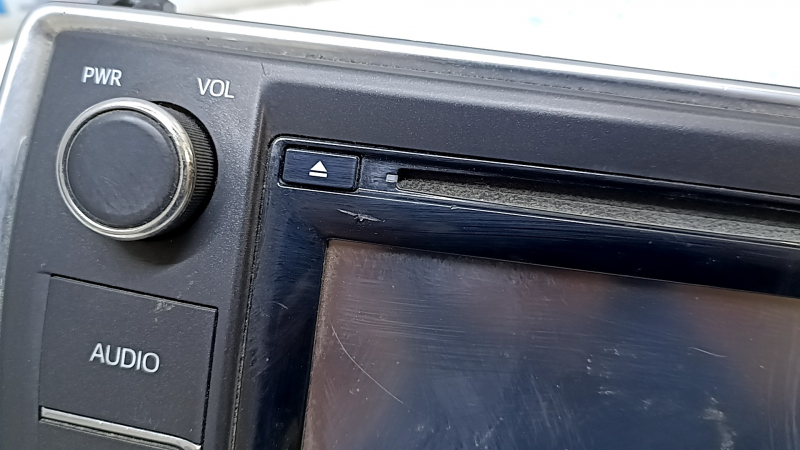 Display radio disc drive player navigation Toyota Camry v55 15-17 usa scratches, missing button