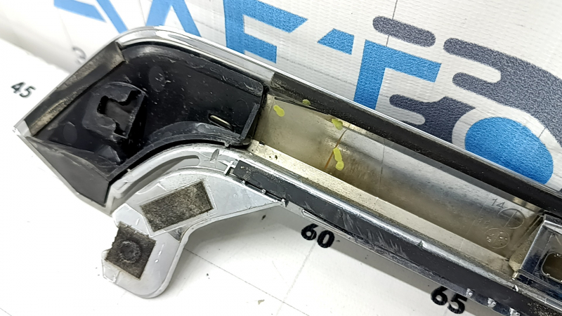 Subaru Forester 17-18 SJ hood molding, chrome, broken fasteners, sand