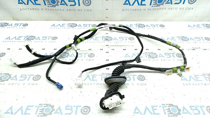 Wiring for the rear right door of a Toyota Prius V 12-17