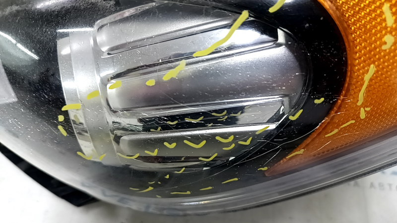 Left front headlight for Kia Niro 17-19 HEV, PHEV, with bracket, halogen, LED DRL, without seal, polishable, scratches, spider web on glass