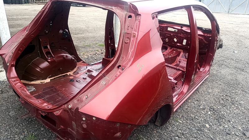 Quarter wing rear right Nissan Leaf 13-17 red NAH on the body