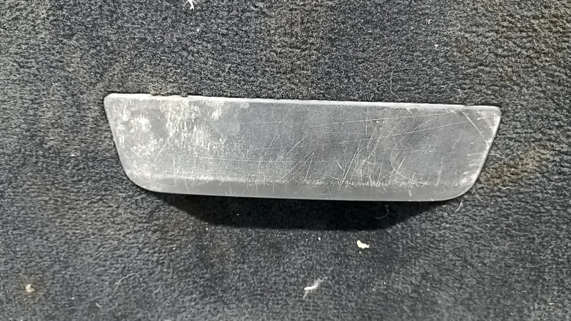Volvo XC90 16-23 black rear trunk floor, for 3 rows, needs cleaning, scratches on the handle