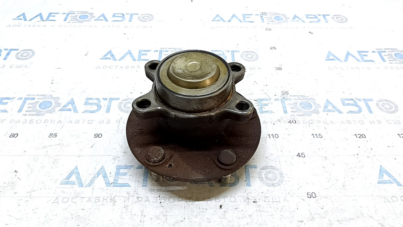 The rear right hub of a Honda Insight 19-22 has stripped hub mounting threads.