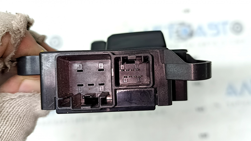 Volvo XC90 16-25 driver's seat control, glossy black