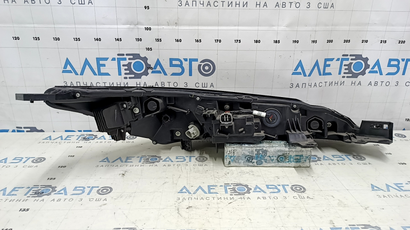 Left Nissan Rogue 21-24 halogen + LED turn signal DRL, built by us, broken mount, sand, minor scratches